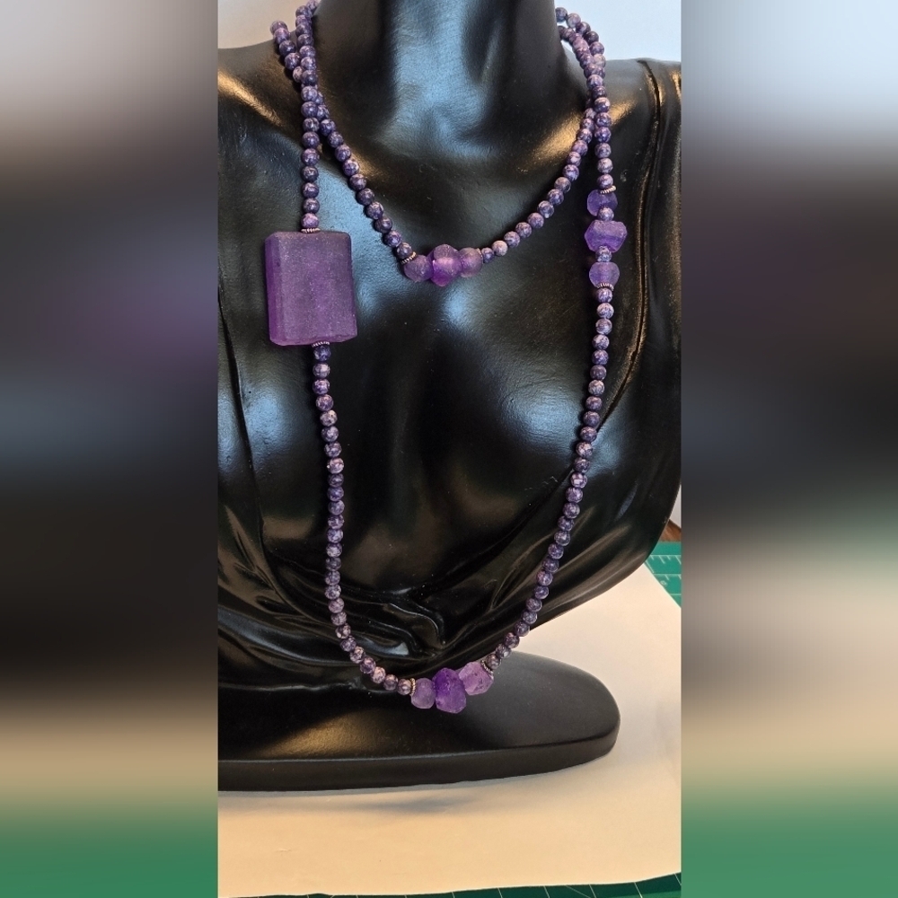 Elegant Dyed Glass Purple Beaded Necklace - Picture 10 of 11